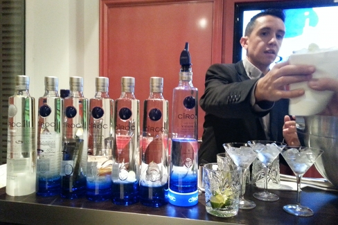 Bouteille de vodka CIROC. Mini bouteille en verre de vodka premium.