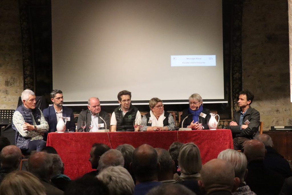 Il y a quelques jours se tenait au Château du Clos de Vougeot une conférence sur l’élevage sous bois des vins de terroir. L’occasion d’aller contre certains préjugés sur l’utilisation du tonneau.