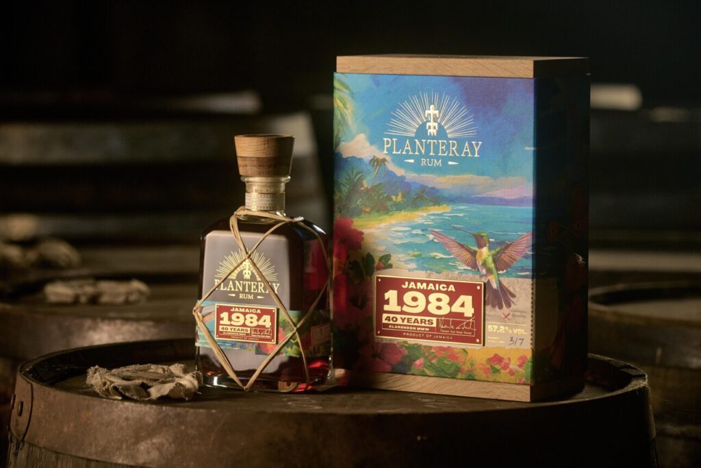 Coffret et bouteille du nouveau rhum Planteray