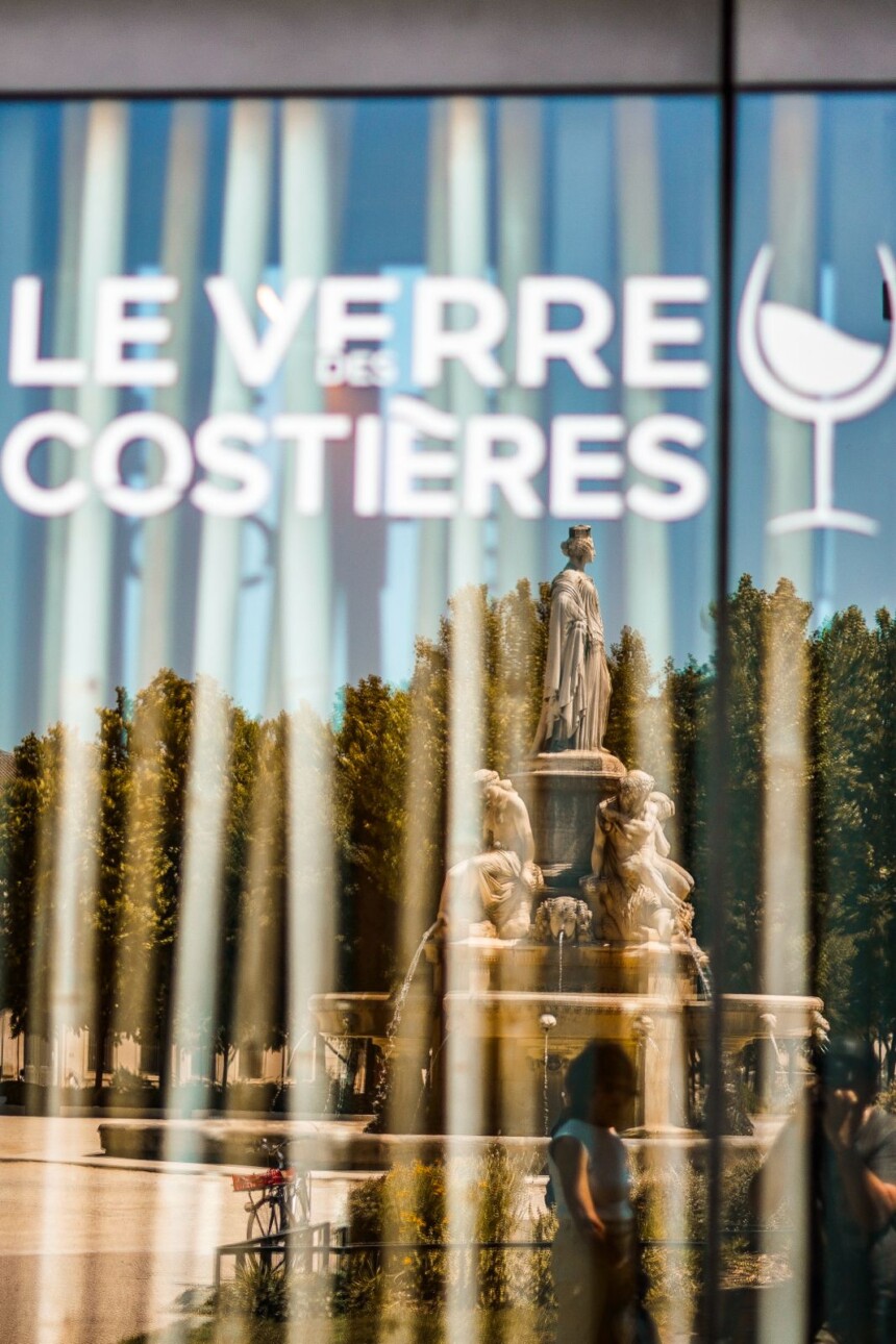 place charles de gaulle nîmes