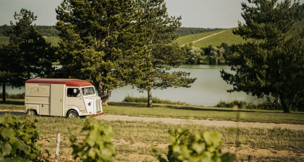 TUB citroen dans les vignes route beaujolais