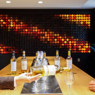 mur de bouteilles service du sauternes