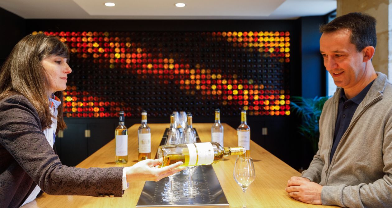 mur de bouteilles service du sauternes