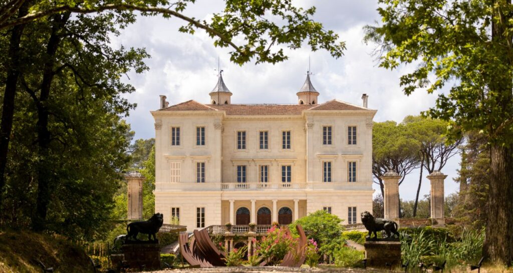façade chateau d'astros provence