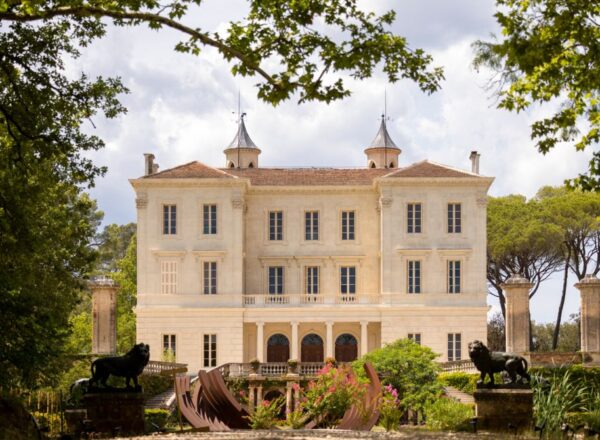façade chateau d'astros provence