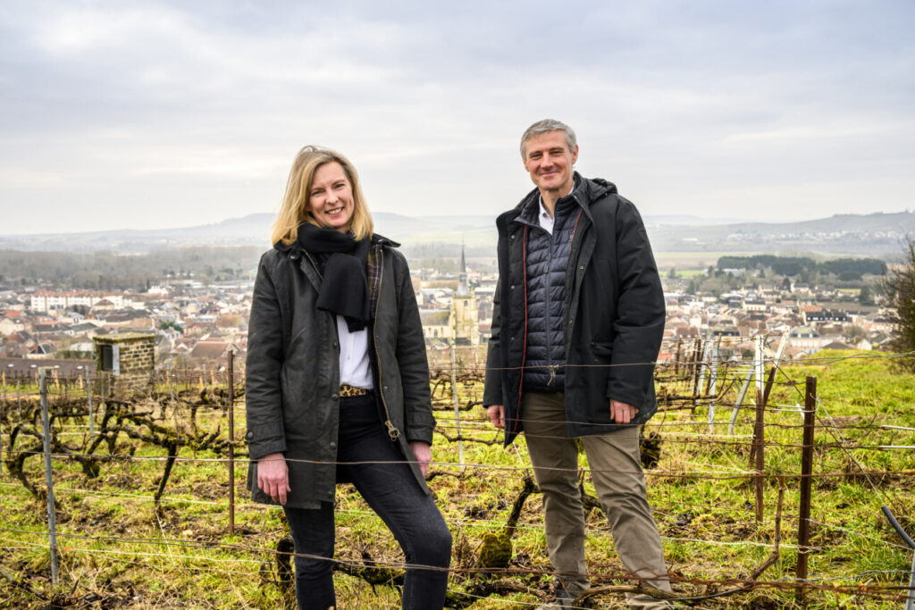 Caroline Latrive et Cédric Georget dans les vignes de la Maison Deutz