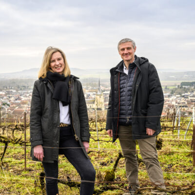 Caroline Latrive et Cédric Georget dans les vignes de la Maison Deutz