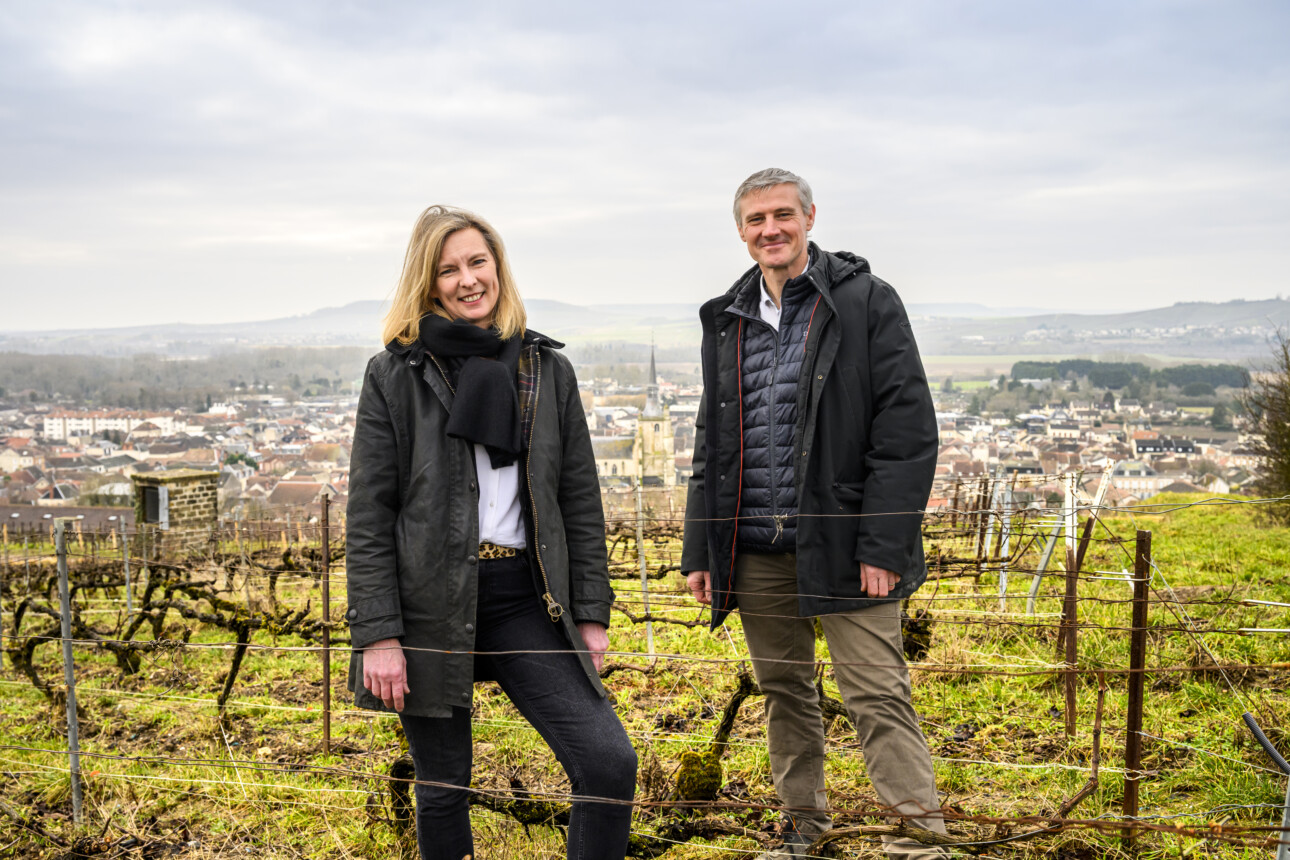 Caroline Latrive et Cédric Georget dans les vignes de la Maison Deutz