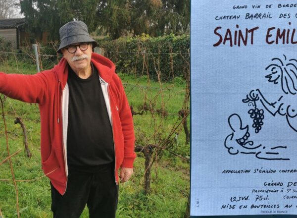 portrait de gérard descrambe dans ses vignes et étiquette de vin par wolinski