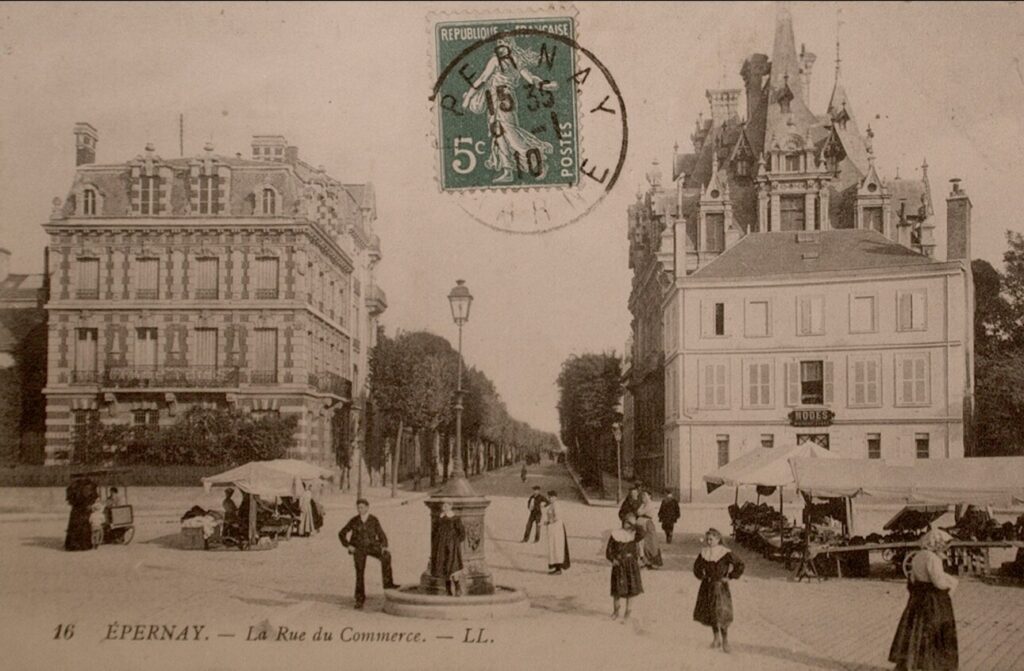 carte postale de la rue du commerce 1910 avant qu'elle devienne l'avenue de champagne à épernay