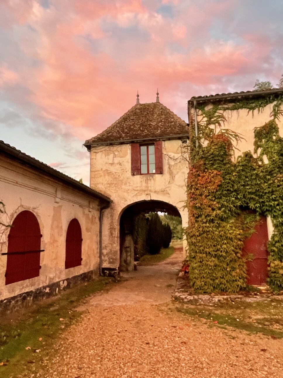 cour de château coucher de soleil