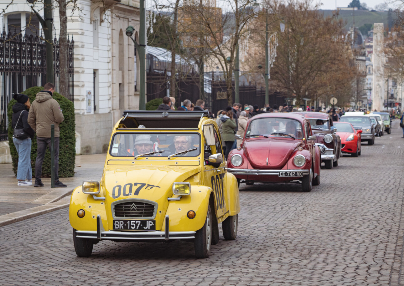 défilé vieilles voitures Épernay