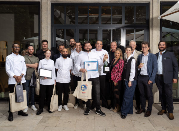 Jury et vainqueurs du concours de l'oeuf mayonnaise organisé chez Charles Heidsieck, D.R.