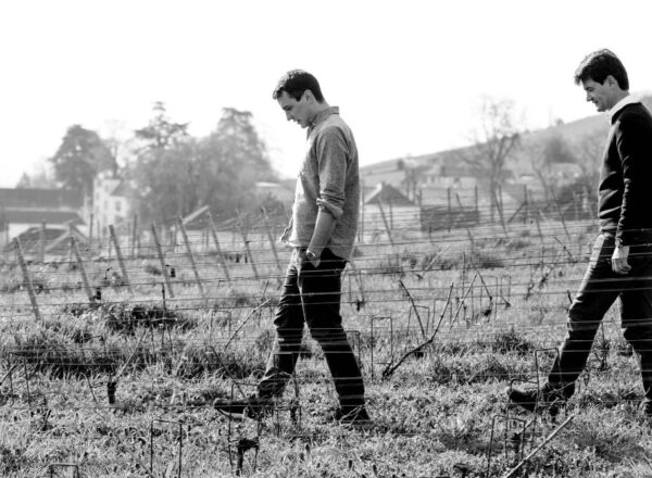 noir et blanc 2 hommes vignes champagne bonville odyssée