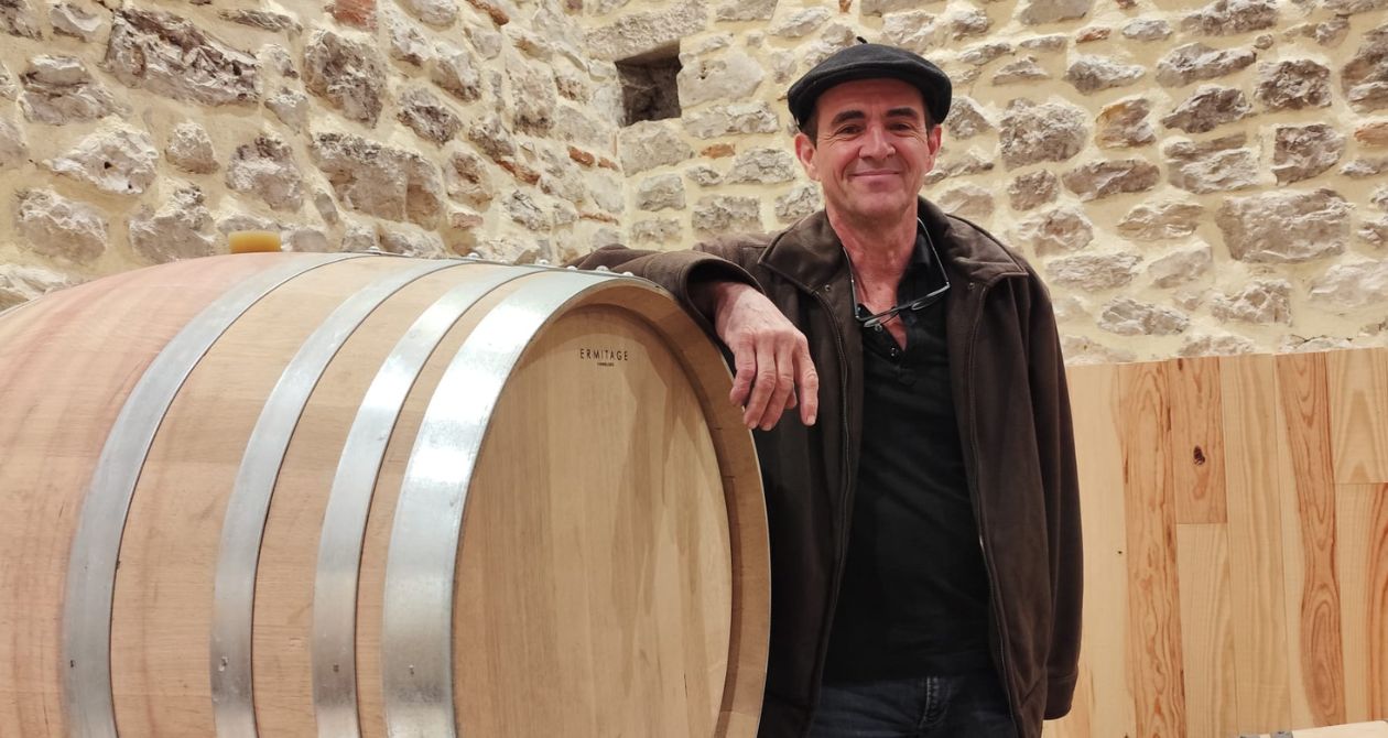 Heureux comme un investisseur dans ses vignes à Cahors…