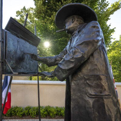 Statue de Winston Churchill installée au coeur de la Maison Pol Roger