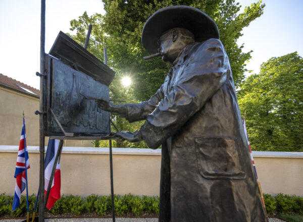 Statue de Winston Churchill installée au coeur de la Maison Pol Roger