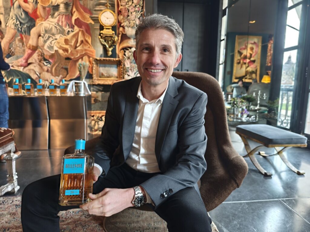 olivier dumont maître de chais maison bellevoye présente le bleu lagon 