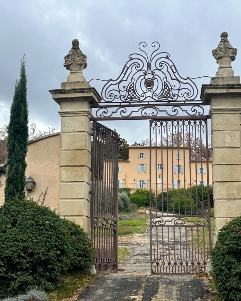 portail château provence